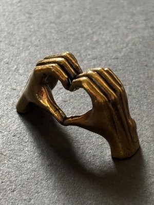 Herz Hände aus Messing | Liebes Symbol Figur | Geschenkidee