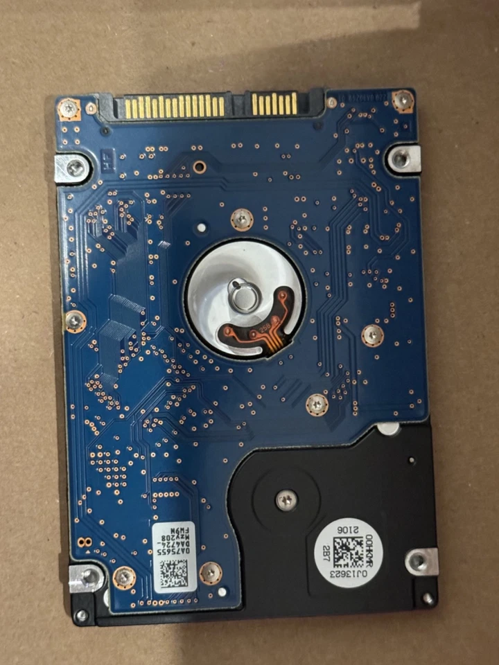 HITACHI 250GB 7200RPM 2.5" SATA HARD DRIVE (HTE723225A7A364) - Image 3 of 3