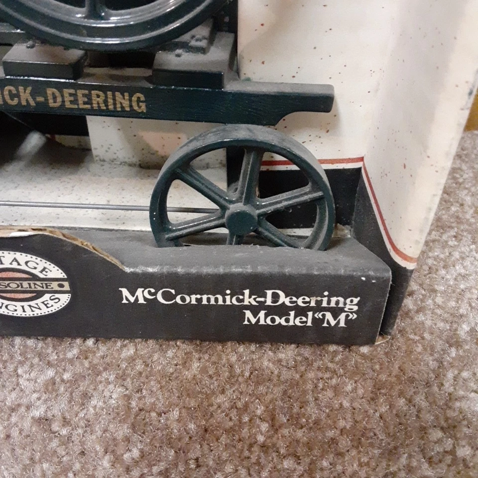 1991 ERTL MCCORMICK DEERING MODEL "M" VINTAGE ENGINE 1/6 SCALE DIECAST Green - Image 2 of 4