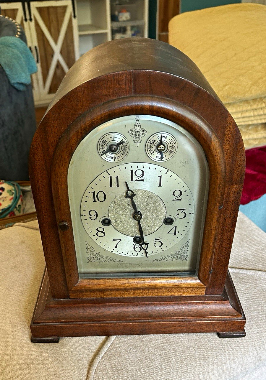 Wood Mantel Clock Mechanical Pendulum.
