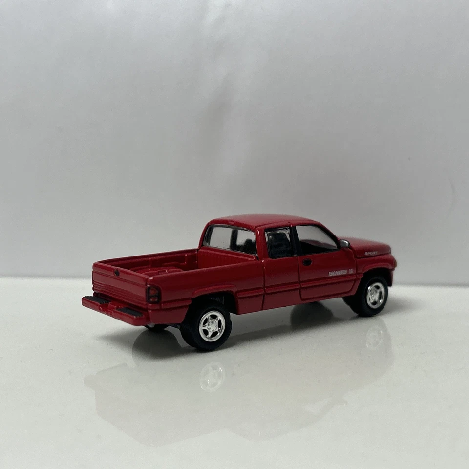 Dodge Ram 2500 Sport V8 2000 00 coleccionable escala 1/64 diecast modelo diorama Foto 3 de 4