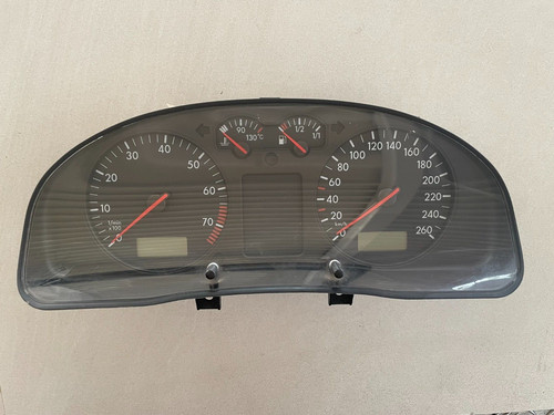 VW Passat 3B  TDI Kombiinstrument  Tacho Tachoinstrument 3B1919880