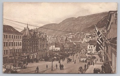 Norwegen Bergen Torvet Fischmarktplatz Postkarte 1914 belebte Straßenszene gebraucht UK