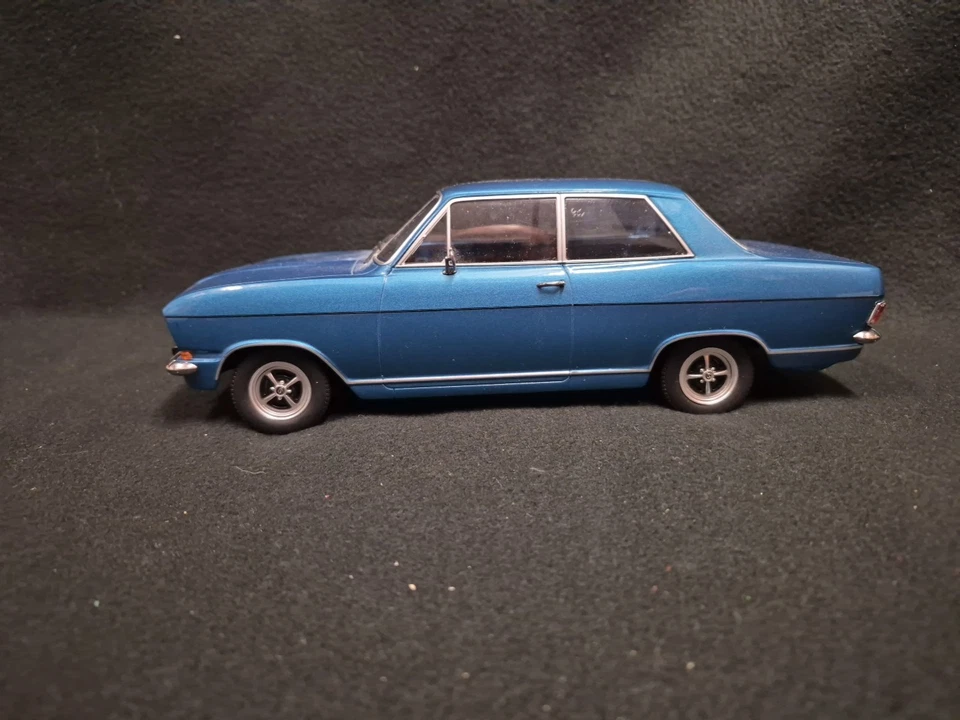 KK SCALE  SCALA 1:18 OPEL KADETT  1.2 FESTIVAL - Immagine 4 di 4