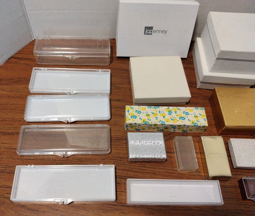 Vintage Lot 19 Empty Jewelry Boxes Cardboard Hard Plastic Lighter Box Thalhimers - Zdjęcie 2 z 4