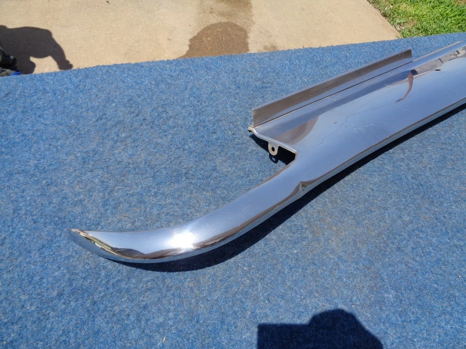 1954 Chrysler Windsor New Yorker RIGHT CENTER GRILL BAR Foto 4 de 4