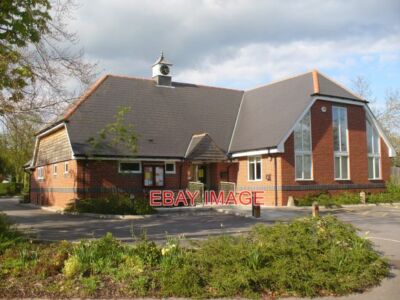FOTO SHERBORNE ST JOHN VILLAGE HALL GROSSE UND MODERNE ROTE ZIEGELHALLE IM CEN