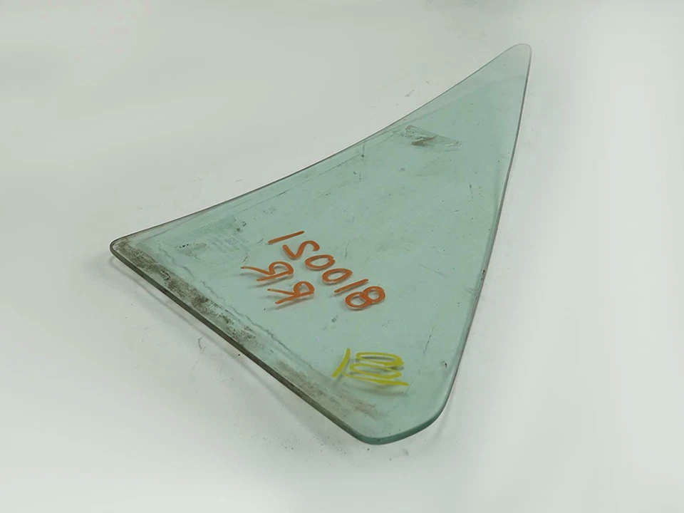 1987 - 1996 Chevrolet Corsica дверь вентиляционное стекло заднее правостороннее пассажирское - Изображение 4 из 4