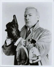 Edward Woodward The Equalizer TV series publicity pose holding gun 8x10 photo