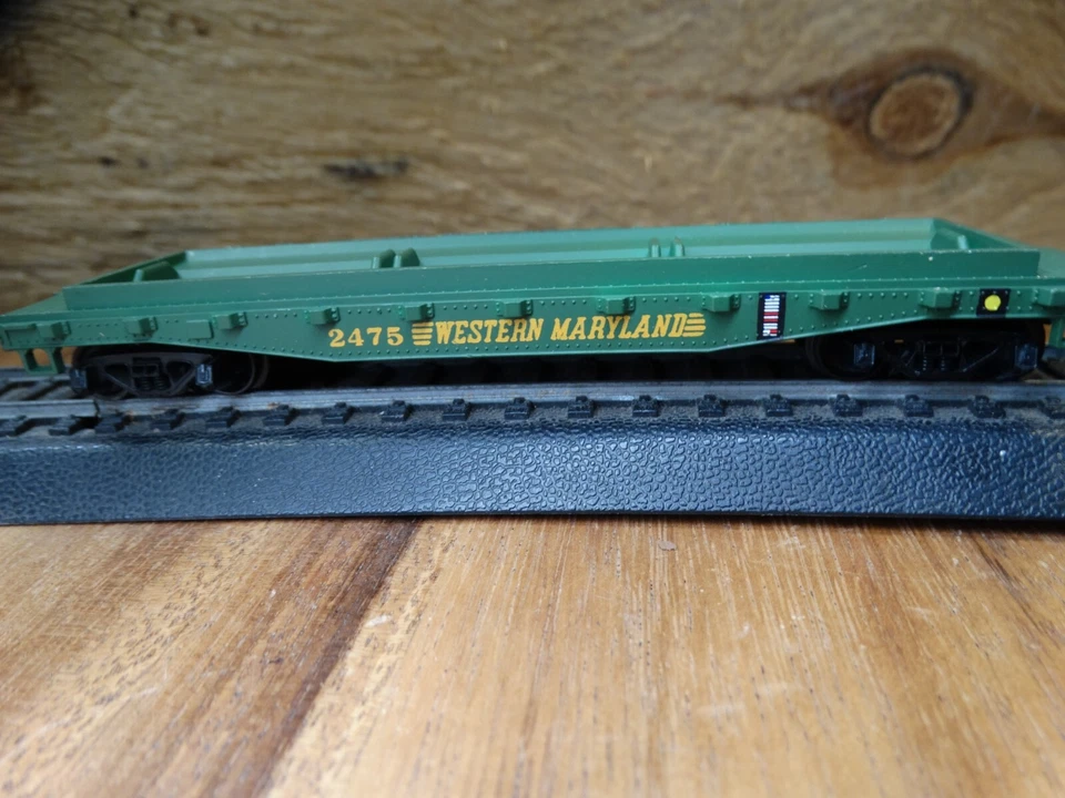 Tyco HO Scale 41' Western Maryland 2475 Model Railroad Flat / Skid / Pipe Car - Image 4 of 4