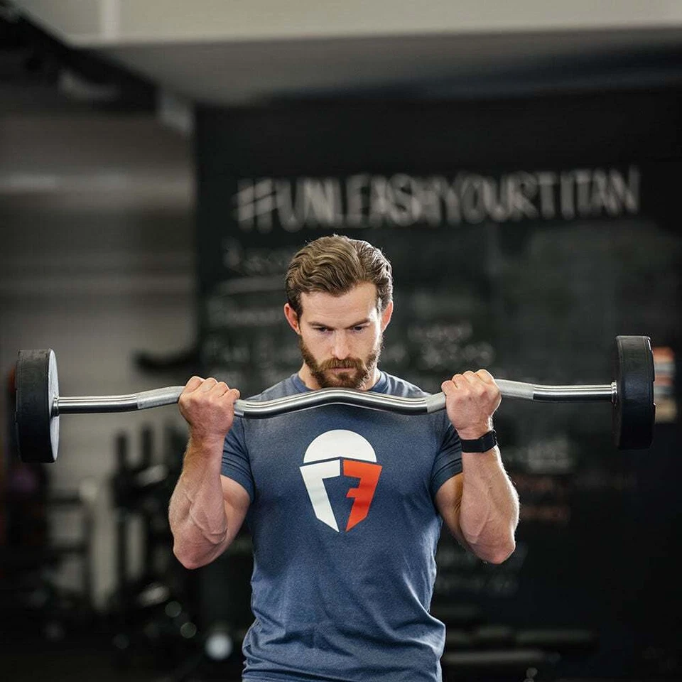 Barra fija Titan Fitness 60 lb goma EZ Curl, barra de pesas precargada Foto 3 de 4