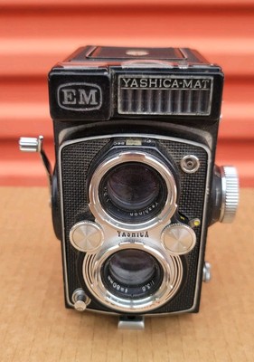 Vintage Yashica Mat EM Medium Format Camera 80mm F3.5 Yashinon