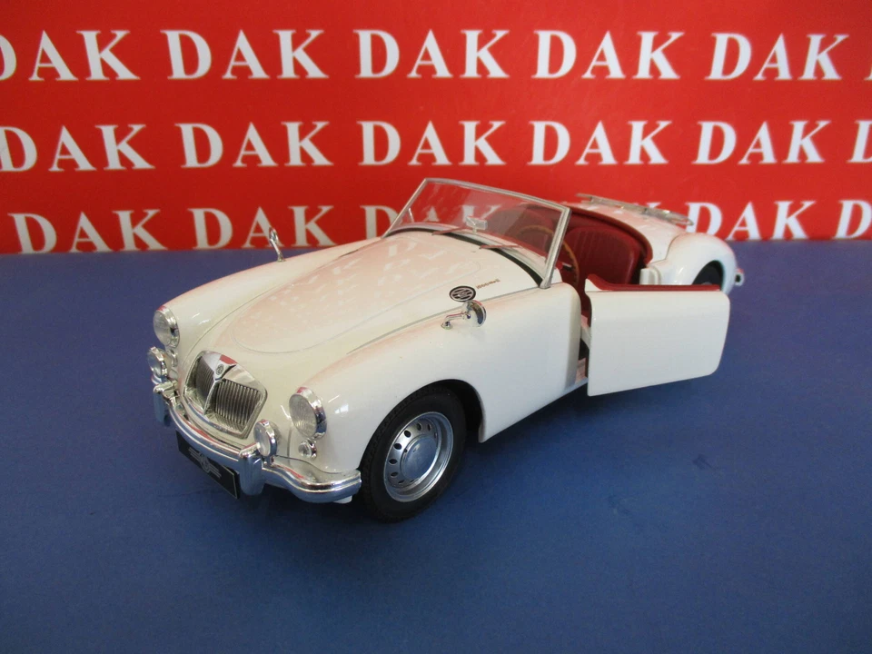 Die cast 1/18 Modellino Auto MG A MK.II A1600 Convertible 1961 by Triple9 - Immagine 2 di 4