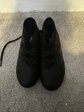 black predator football boots Size 1