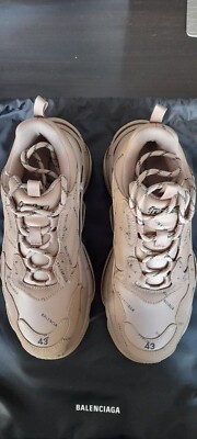 Sehr schöne Balenciaga Schuhe Triple S, Modell 2022-23, Größe 43