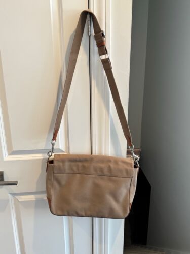 Shinola Canfield Natural Grain Leather Relaxed Messenger Bag - Picture 2 of 4