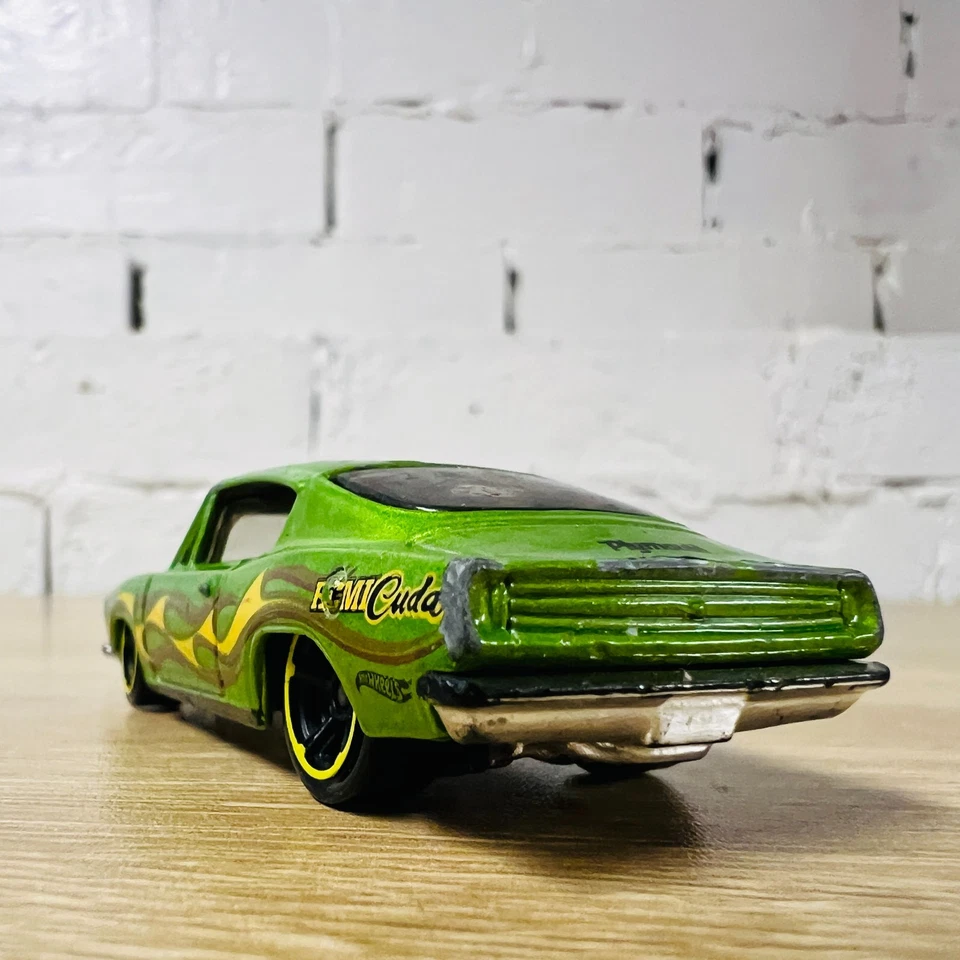 68 Plymouth Hemi Cuda Green Yellow Flames 2015 Heat Fleet HW Workshop Foto 4 de 4