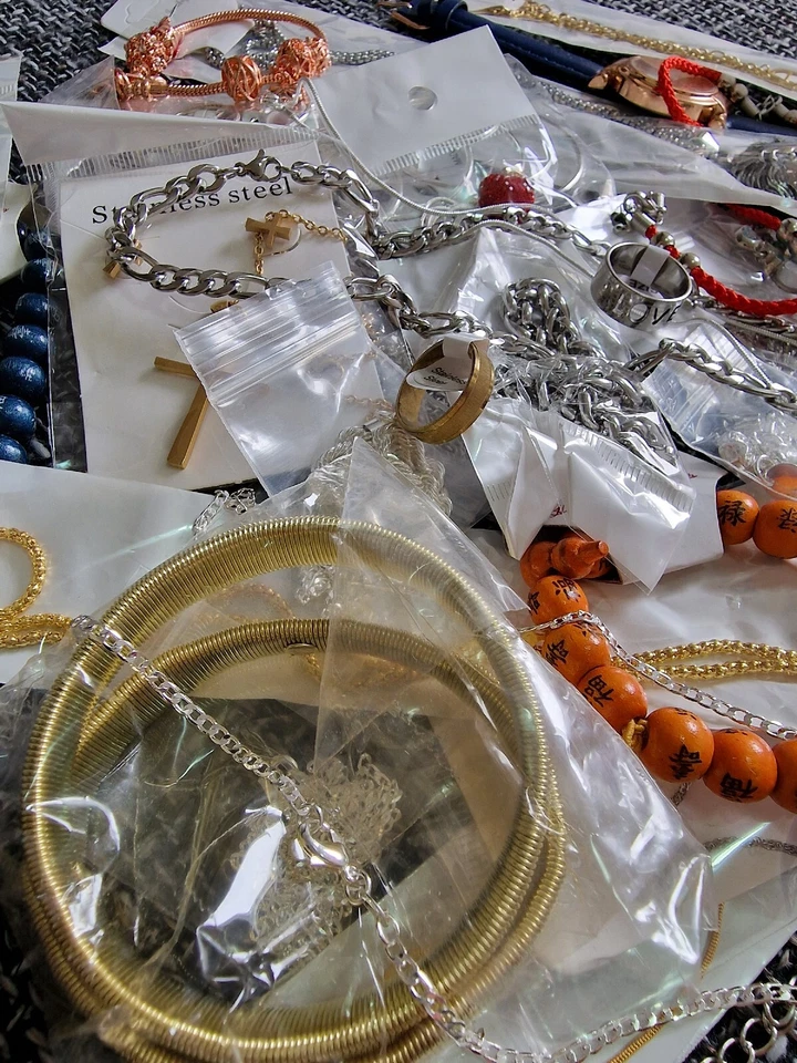 Luxus Restposten Modeschmuck Paket 30 Teile Halsketten Armbänder Ohrringe etc. - Bild 2 von 3