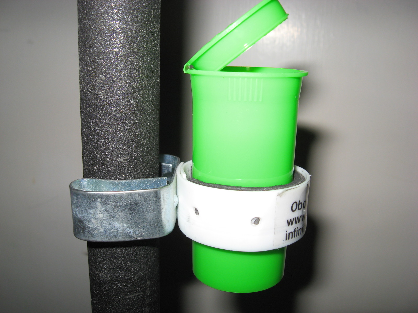 Oboe Bassoon 1.5 oz Lime Green Reed Soaking Cup with flip top & Stand