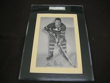 RARE ERROR 1945-64 BEEHIVE GP 2 LEAFS ALLAN STANLEY YELLOW  BACKGROUND SGC GRADE