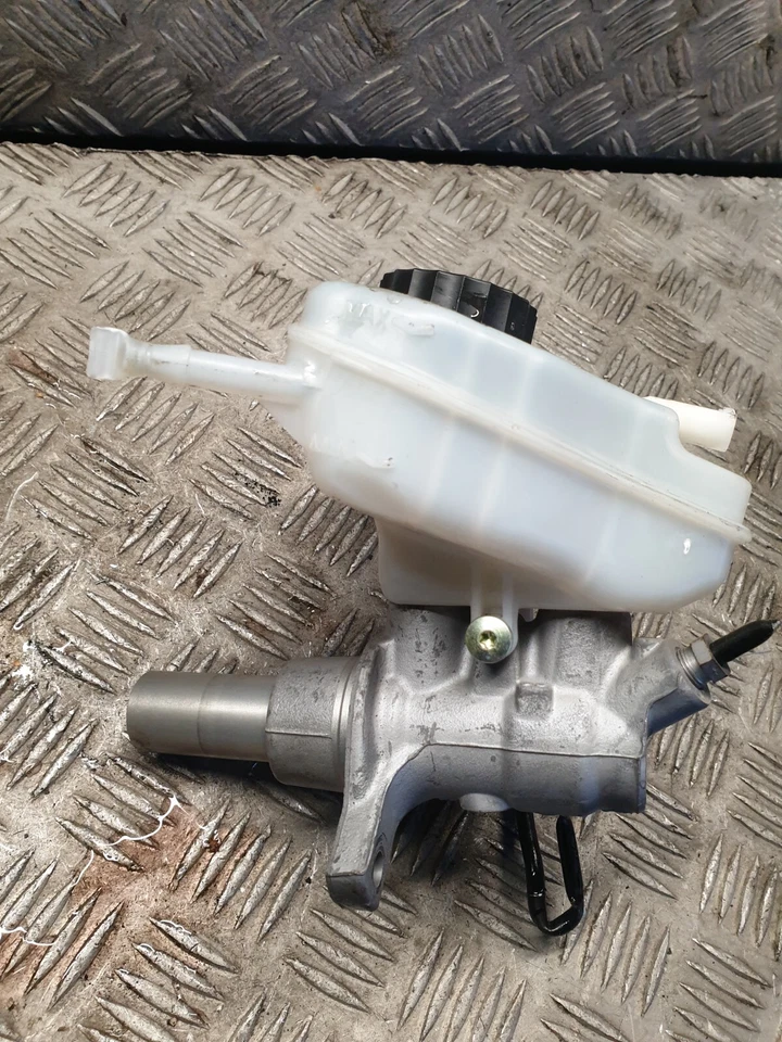 Cilindro maestro de freno Mercedes C220 A2054800002 AMG PREMIUM PLUS W205 2017 Foto 2 de 4