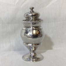 Pentola per pepe georgiana con piedistallo in argento massiccio 1822 di Hyam Hyams London