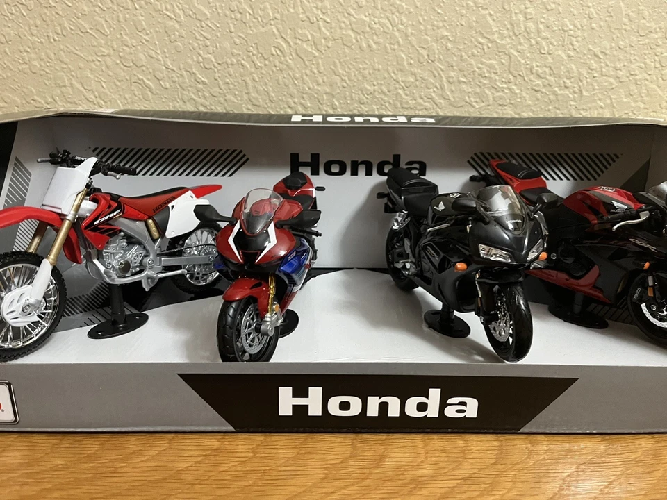 Maisto 1:12 Scale Diecast Honda Motorcycles / Motorbikes - Set of 4 Brand New - Image 3 of 4