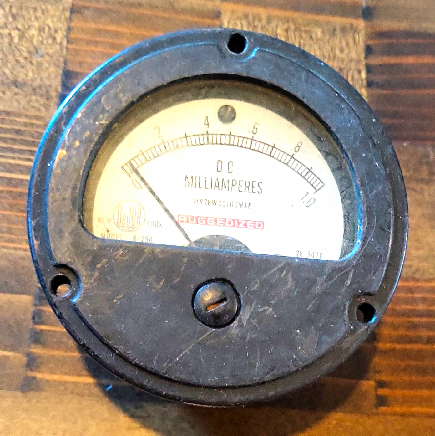 Vintage DeJur Ruggedized Model R-230 DC Milliamperes Meter 0-1mA USA Untested