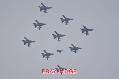 PHOTO  AEROPLANE THE LAST RAF TORNADO NINE-SHIP - PASS NO3 (WITH HAWK CAMERA-SHI