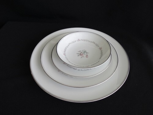 Noritake China Mayfair (6109) Salad Plate Pink Roses Platinum Trim Excel. Cond. - Picture 7 of 7