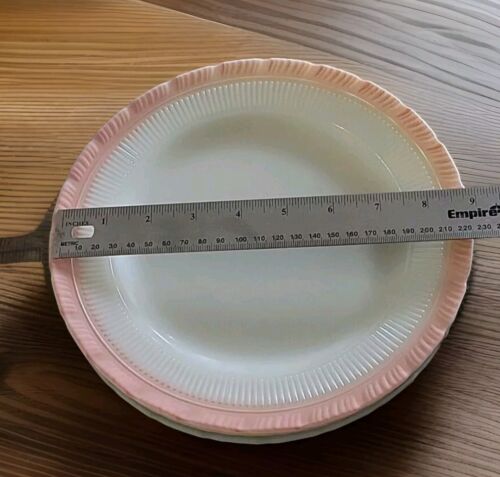 4-Macbeth Evans Cremax Pastel Dinner Plates Milk Glass Scalloped Rim PRETTY🍽 - Picture 6 of 9