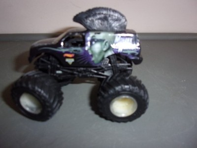 HOTWHEELS MONSTER JAM MOHAWK WARRIOR  1:64  DIECAST  TRUCK CAR