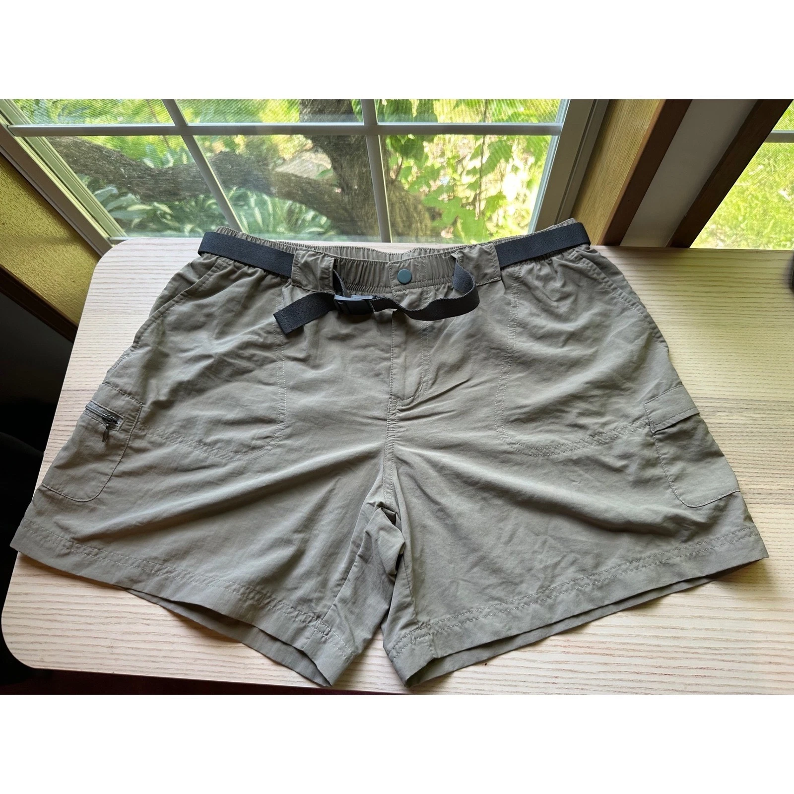 Columbia Womens Sage Green Nylon Hiking Cargo Shorts with Belt Size L Gorpcore
Opens in a new window