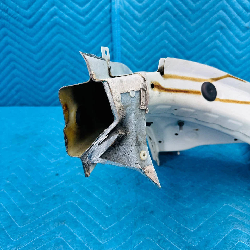 Soporte de riel de cuadro delantero derecho BMW 650i xDrive 2012-2016 OEM Foto 3 de 4