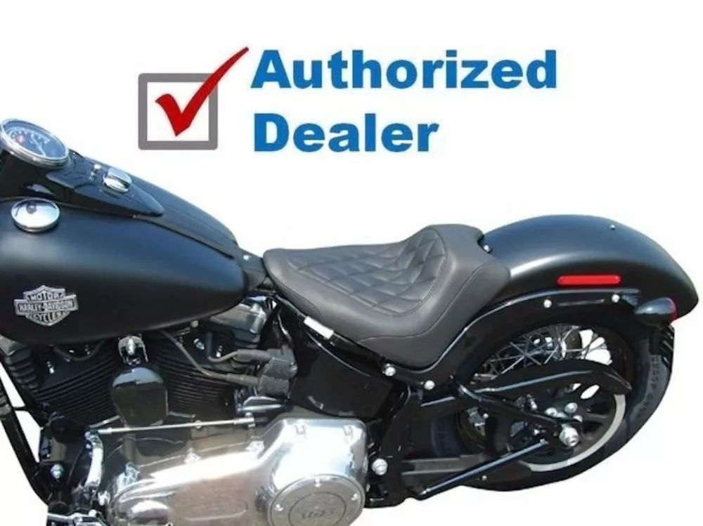 Mustang Wide Tripper Diamond Solo Seat 2011 2017 Harley Softail