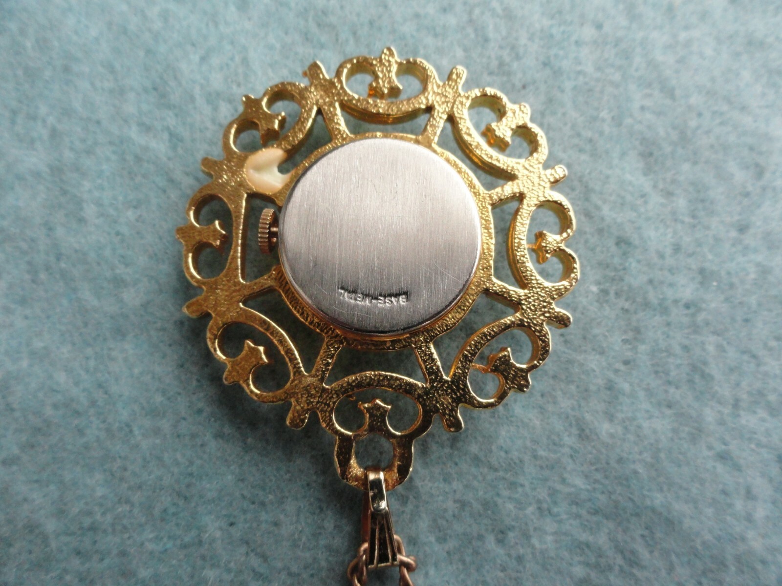 Swiss Made Alpha 17 Jewels Incabloc Mechanical Wind Up Necklace Pendant