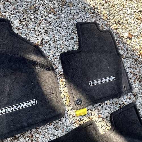 Toyota Highlander 2014-2018 Carpet Floor Mats 4pc Captain Chair OEM Embroidered - Picture 7 of 11