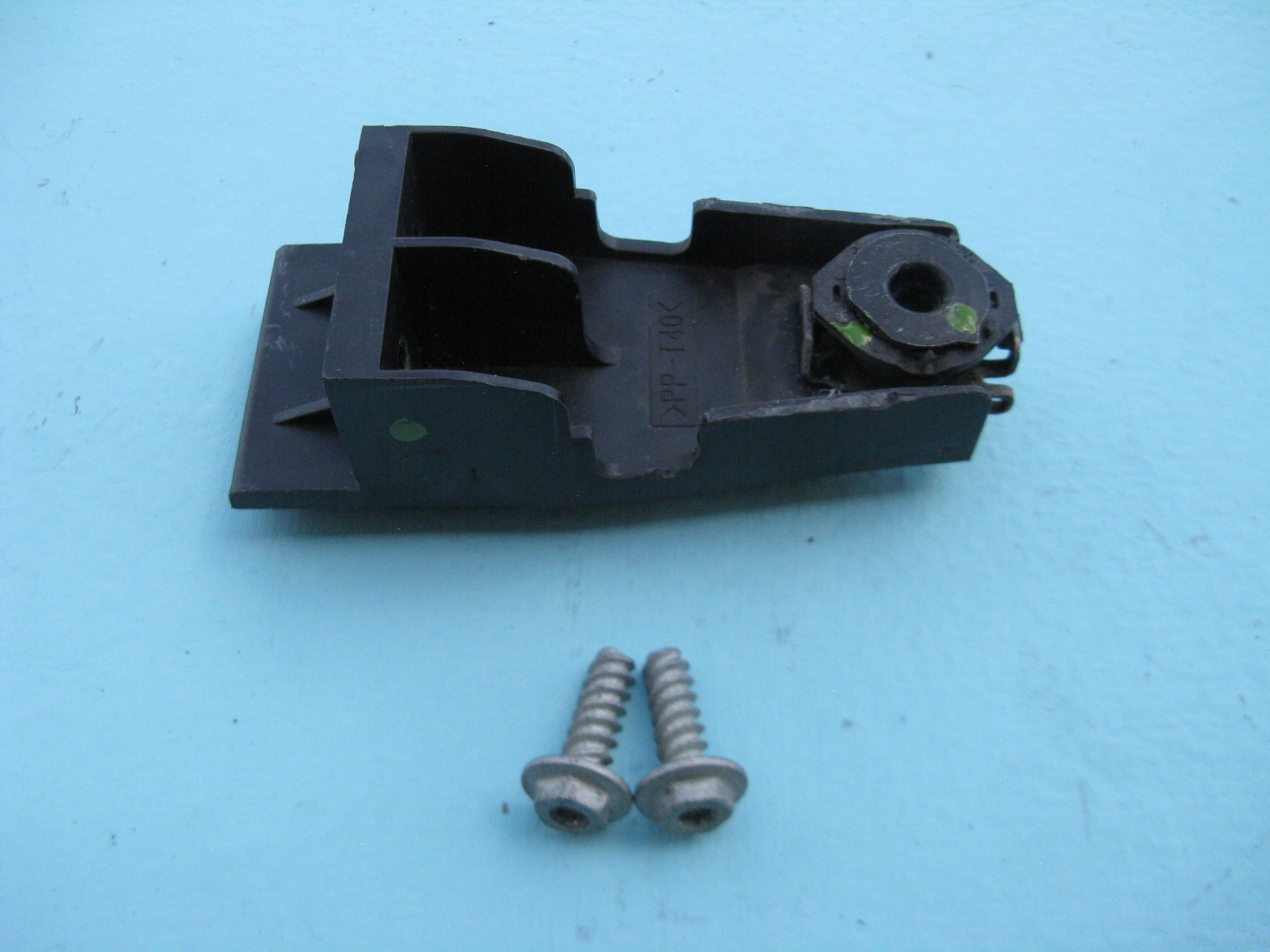 03-12 BENTLEY CONTINENTAL FLYING SPUR GT RIGHT HEADLIGHT BRACKET MOUNT TAB USED
