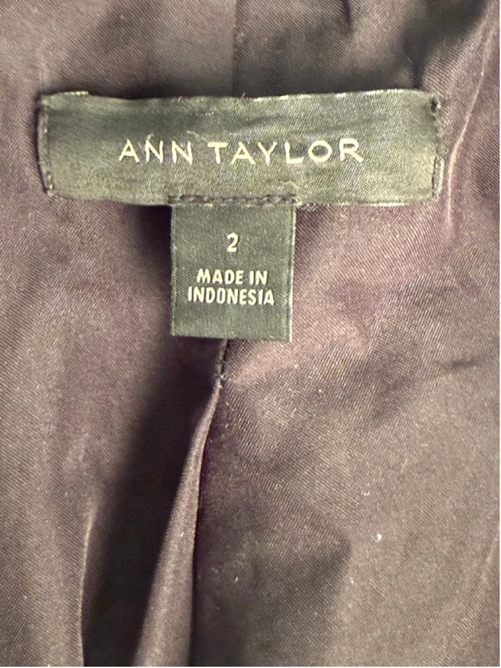 Chaqueta de moto para mujer Ann Taylor de cuero sintético negra talla 2 Foto 2 de 4