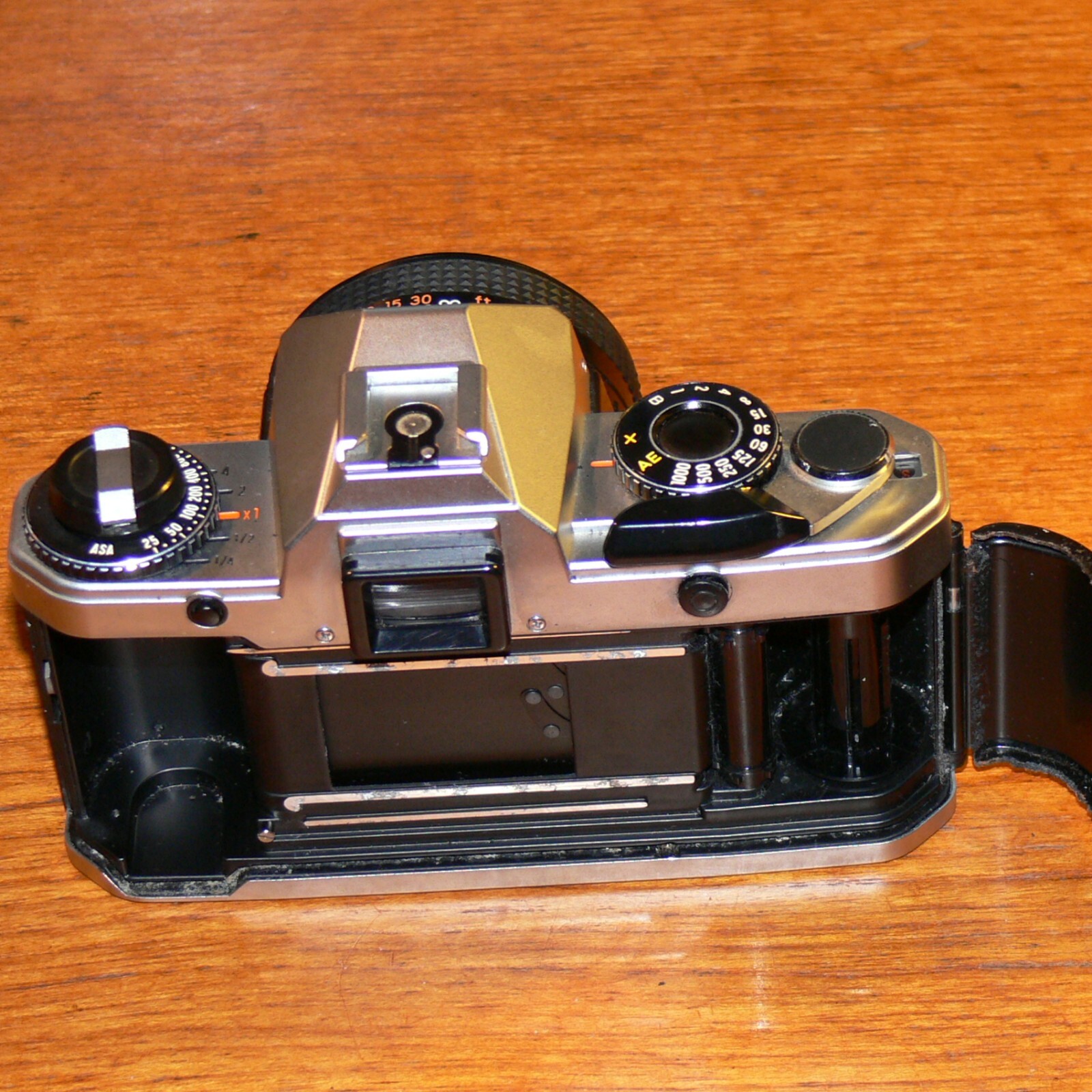 YASHICA FXD Quartz 35mm Film SLR Manual Focus Camera with 50mm f2 ML