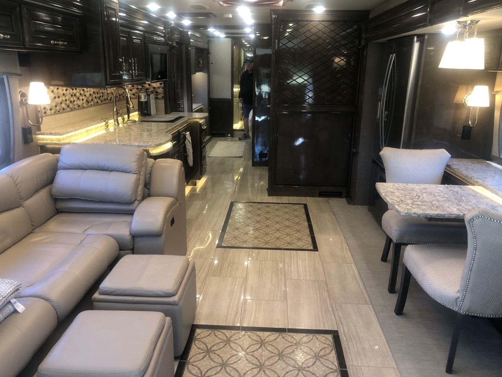 Entegra Coach Cornerstone Series M-45B 605hp Cummins One Owner Low Miles!!