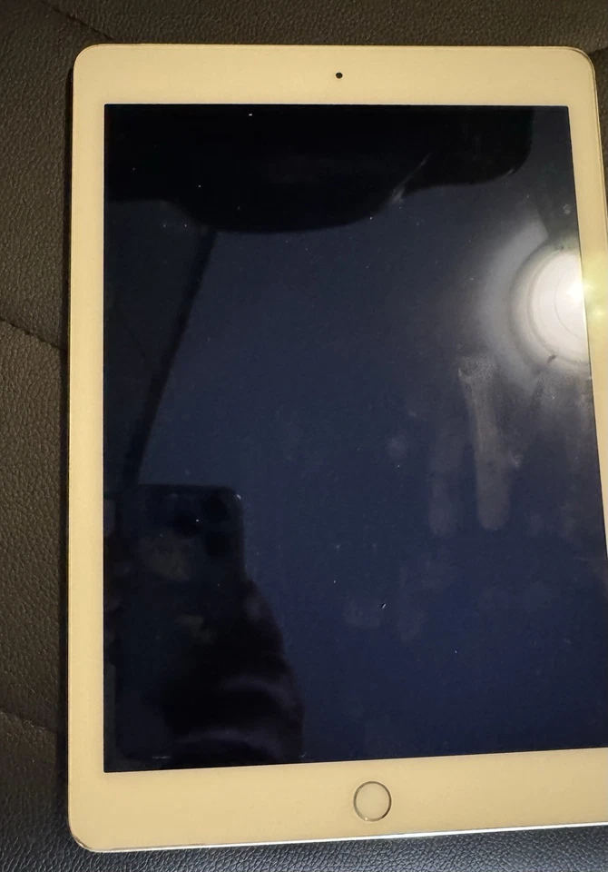 Apple iPad Air 2  2a Generazione 9.7" 32Gb Wi-Fi Tablet  -  Bianco - argento - Immagine 3 di 4