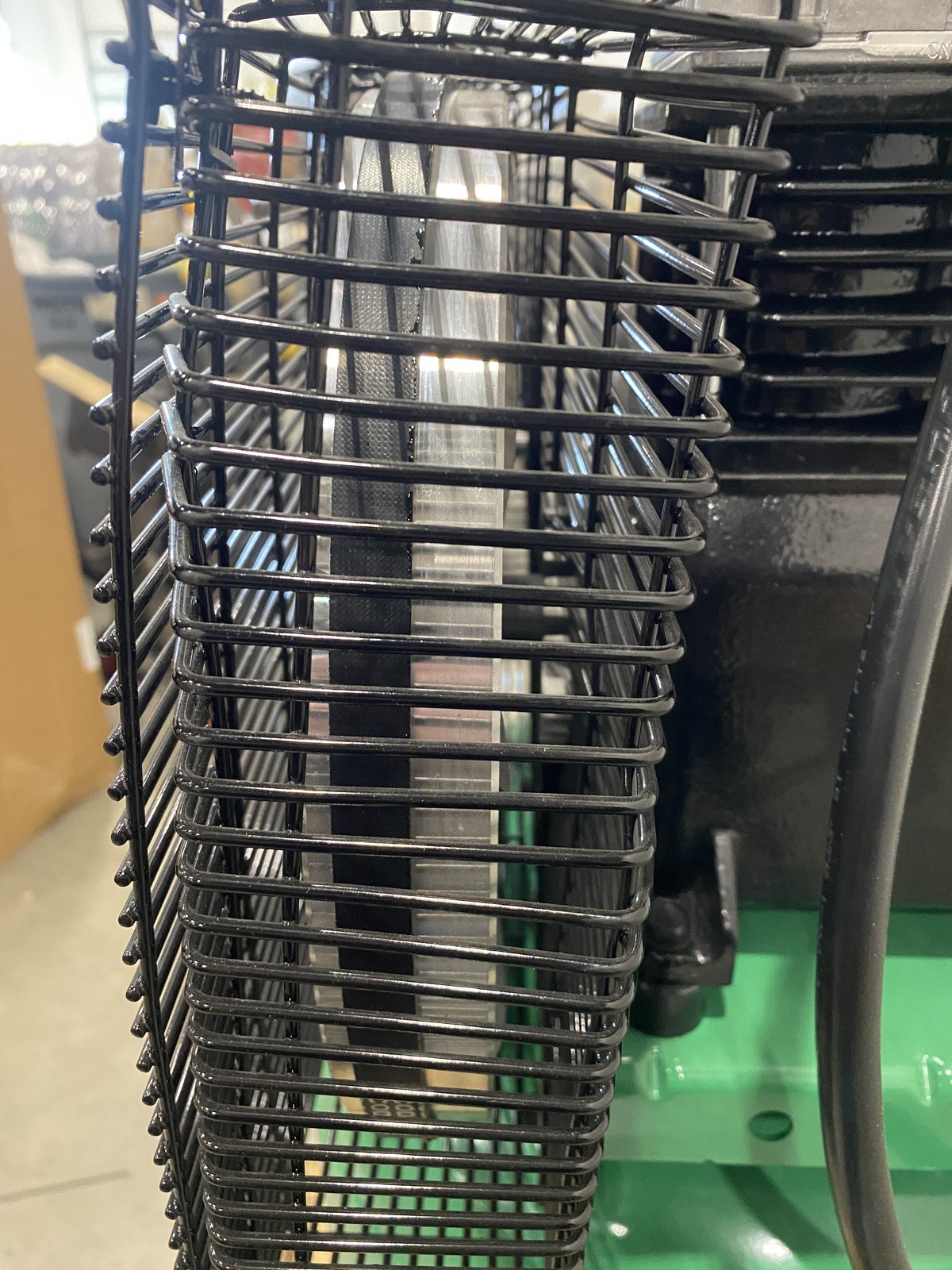 Speedaire 2 HP 30 Gallon Vert Portable Air Compressor 120V 1PH