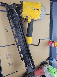 DEWALT DWF83PL 21 Degree Plastic Collated Framing Nailer 2" to 3 1/4" Pneumatic