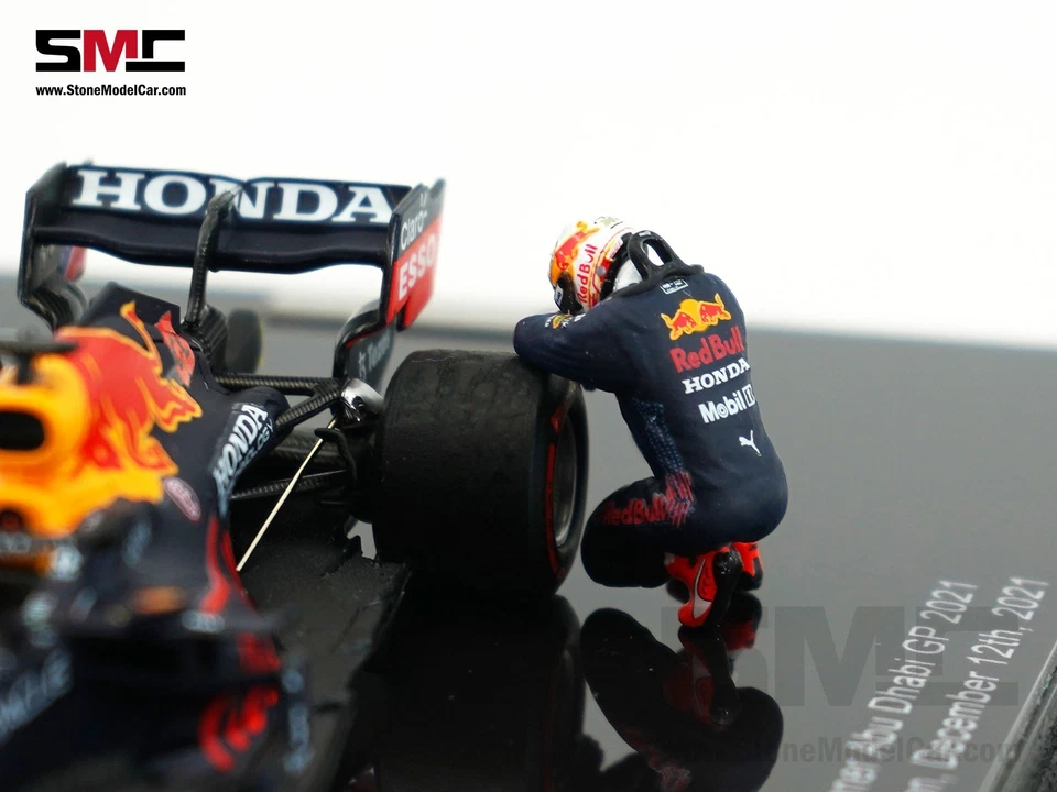 Red Bull RB16B Max Verstappen Abu Dhabi GP 2021 F1 World Champion 1:43 Spark SMC - Image 4 of 4