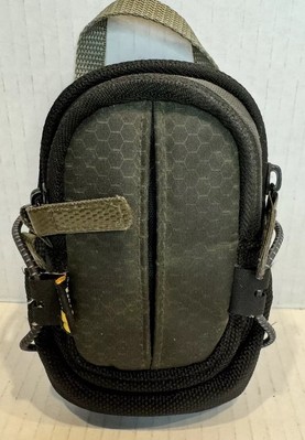 Case Logic Camera Case hooks onto Belt Good Condition