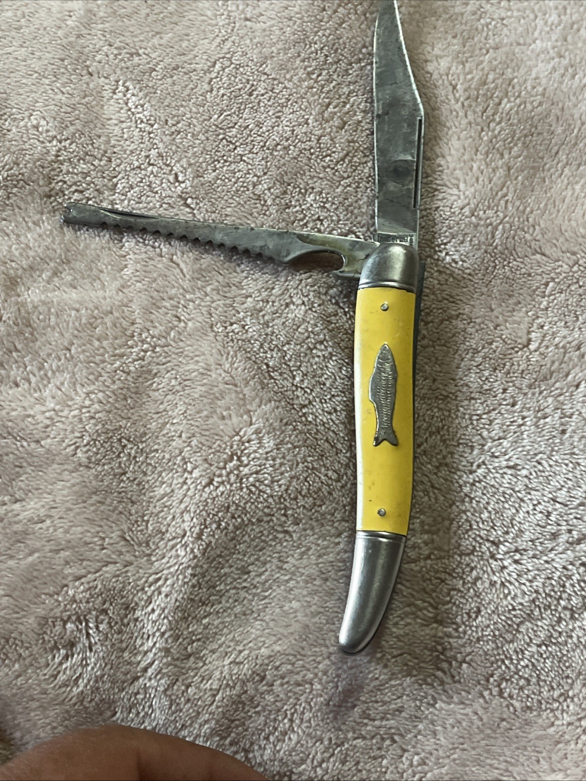 Vintage Imperial Folding Fishing Knife Prov. R.I. USA . Pearl