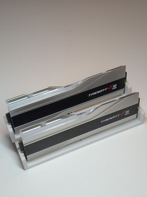 G.Skill Trident Z5 RGB 32GB 2x16GB DDR5 7800 CL36 XMP 3.0 Silver Intel