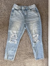 American Eagle Outfitters Mom Jean Light Wash Distressed Denim Size 4 X-Short