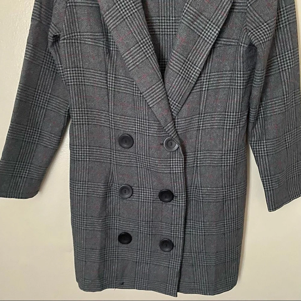 LF the brand Love Women's Size Medium 6-Button Gray Houndstooth Blazer - Image 4 of 4